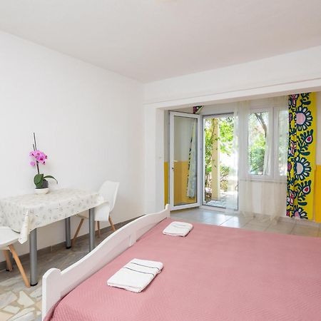 Apartments Roza Омиш Экстерьер фото