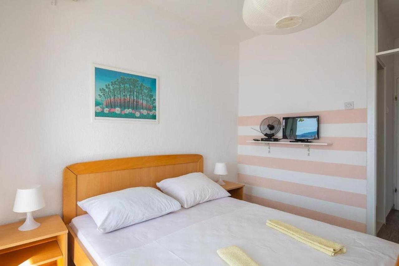 Apartments Roza Омиш Экстерьер фото