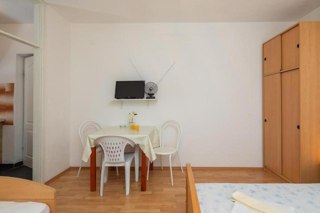 Apartments Roza Омиш Экстерьер фото