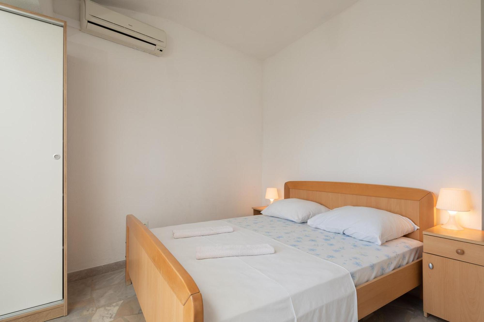 Apartments Roza Омиш Экстерьер фото