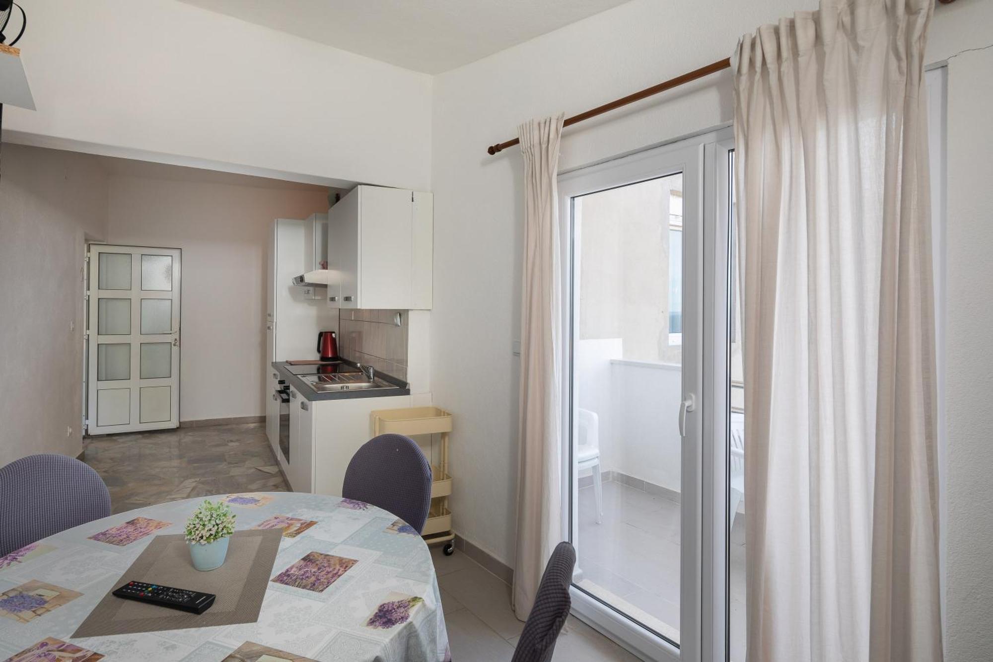 Apartments Roza Омиш Экстерьер фото