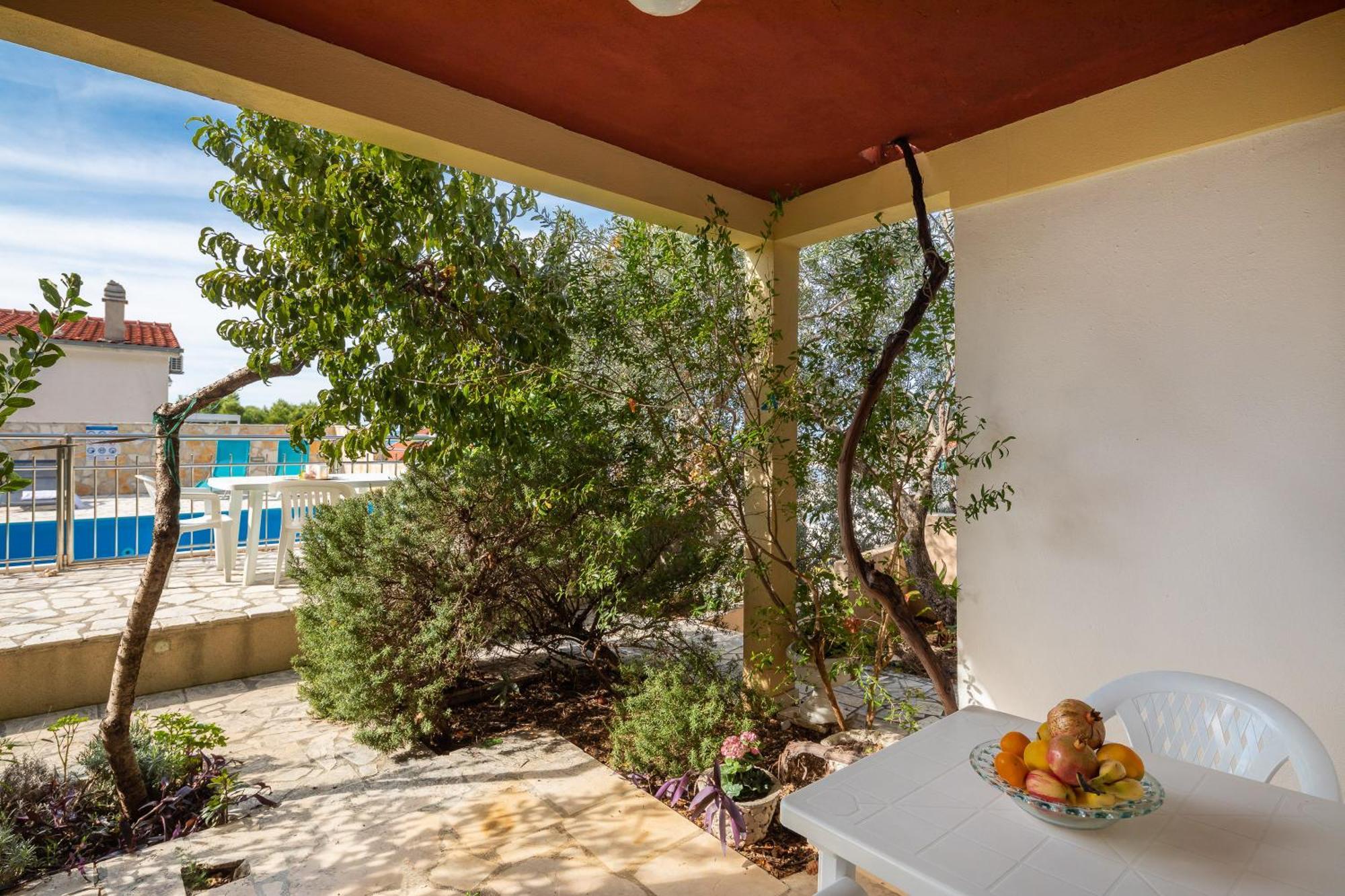 Apartments Roza Омиш Экстерьер фото