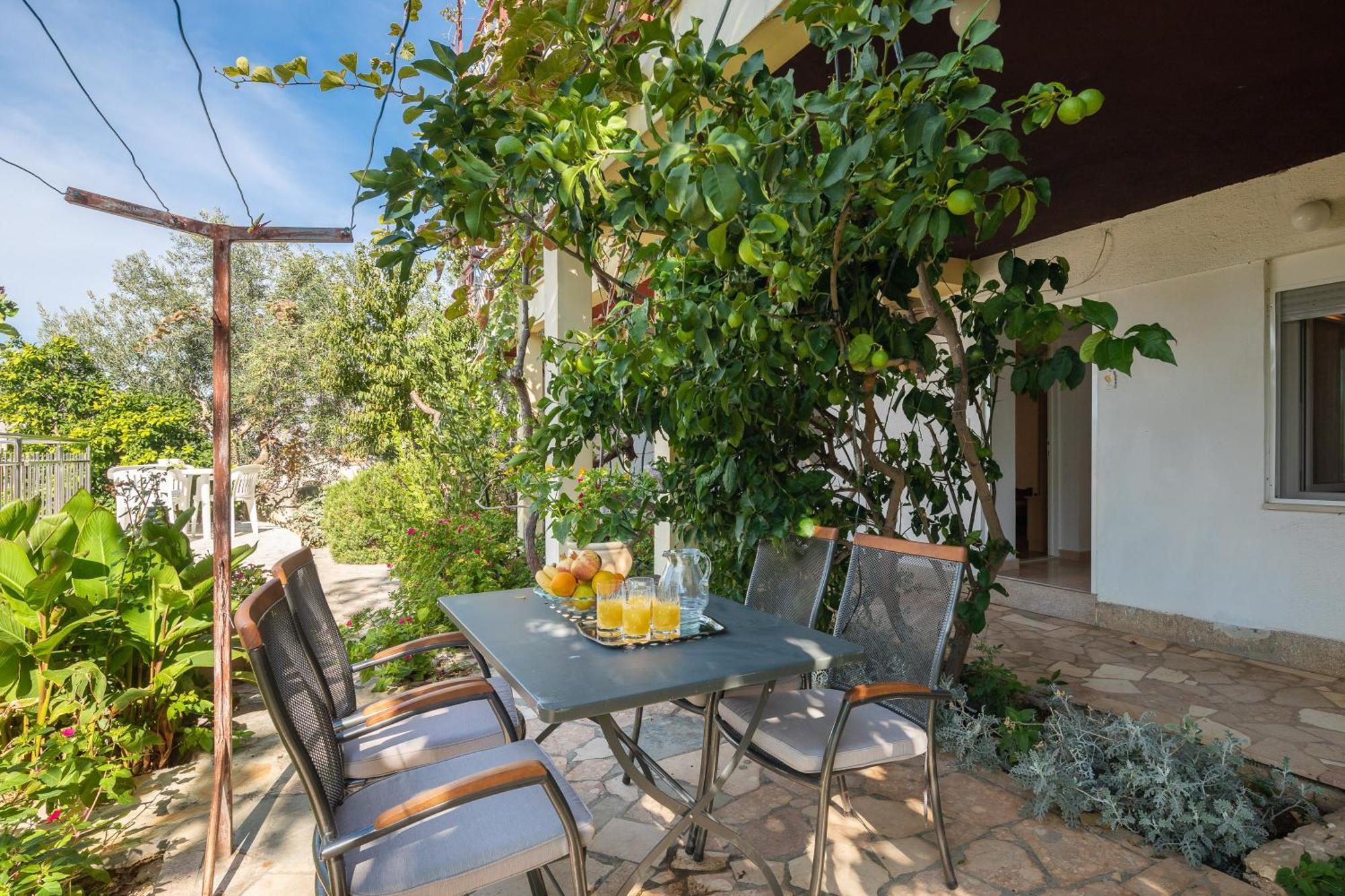 Apartments Roza Омиш Экстерьер фото