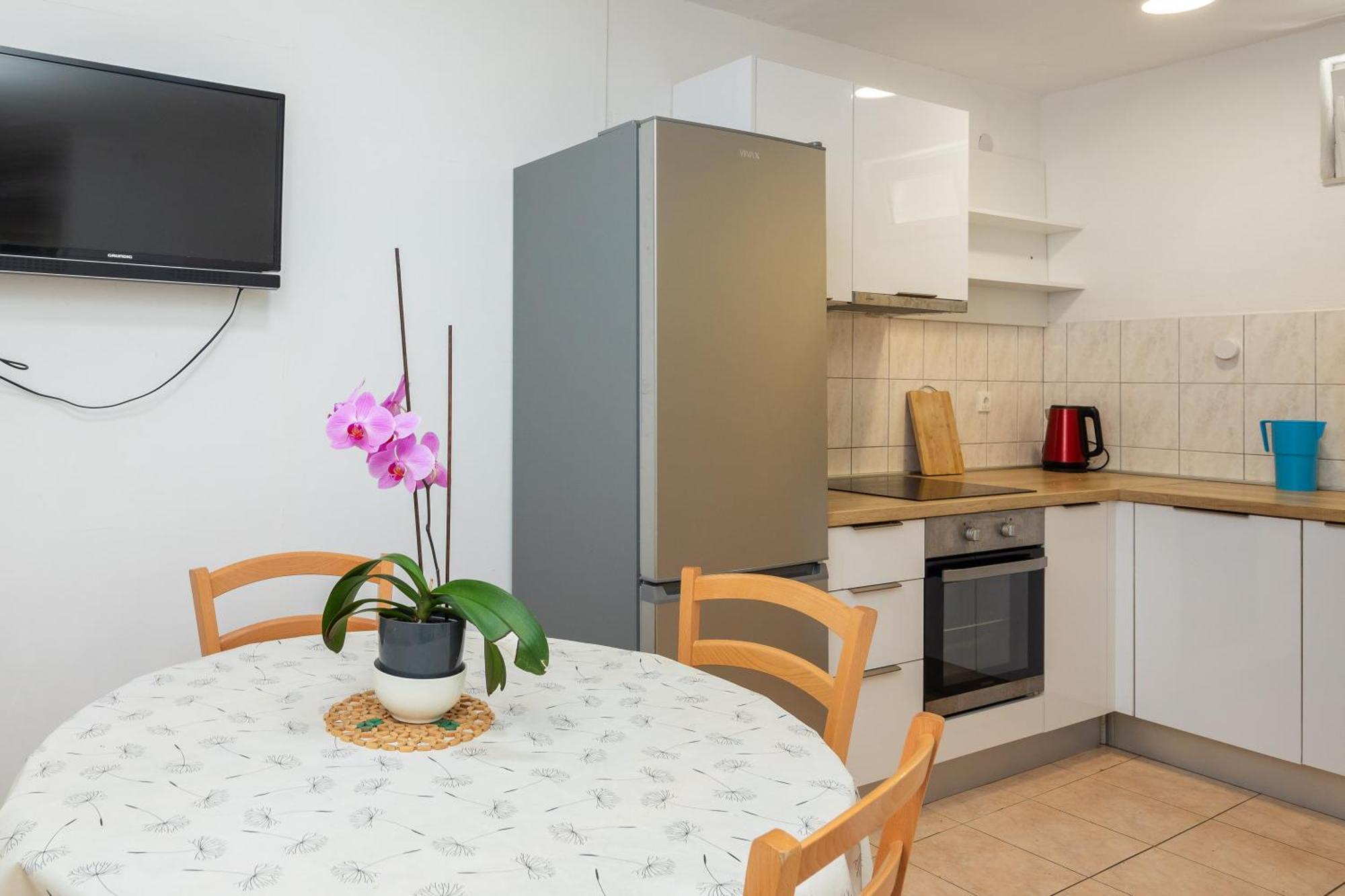 Apartments Roza Омиш Экстерьер фото