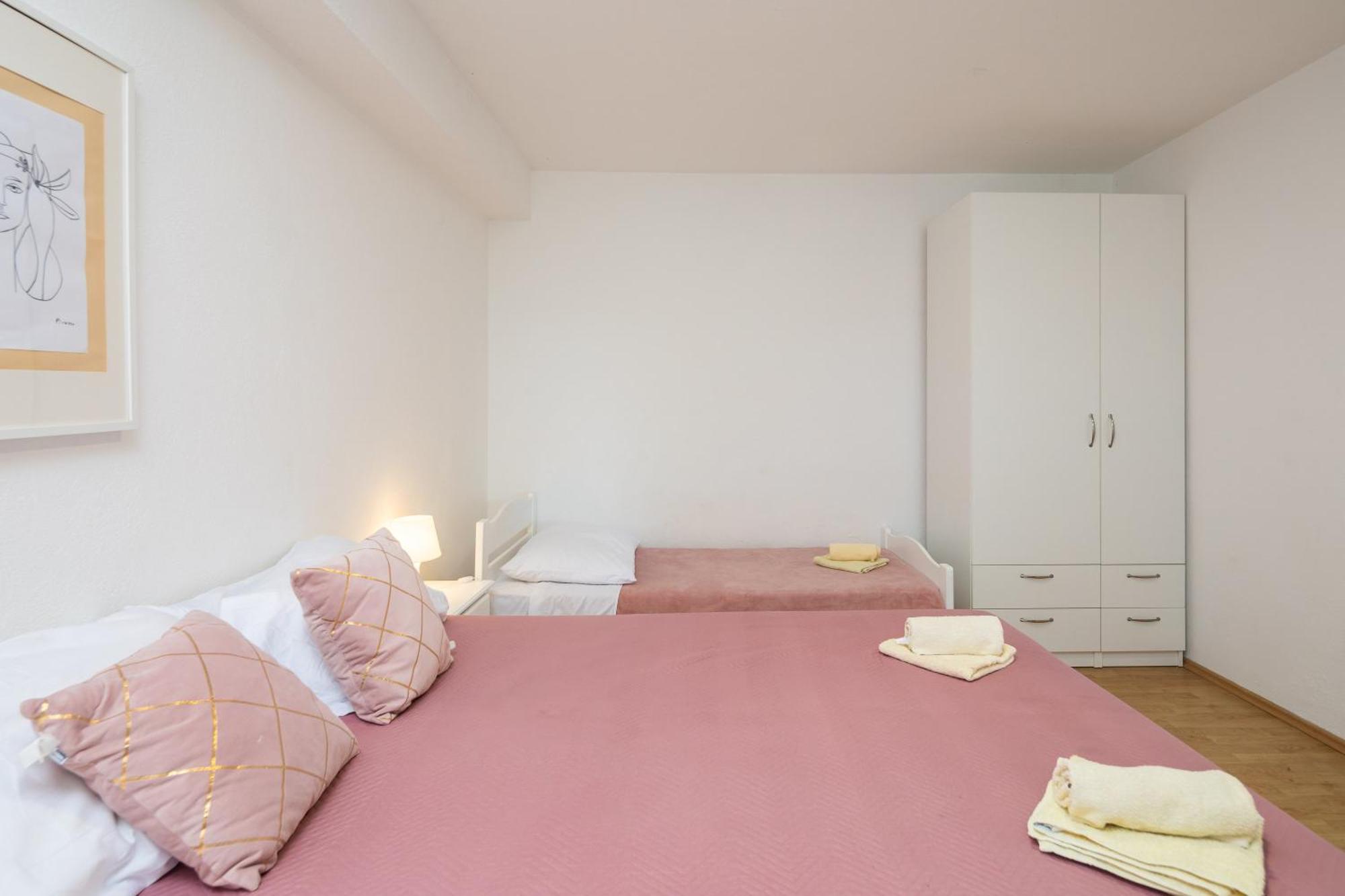 Apartments Roza Омиш Экстерьер фото