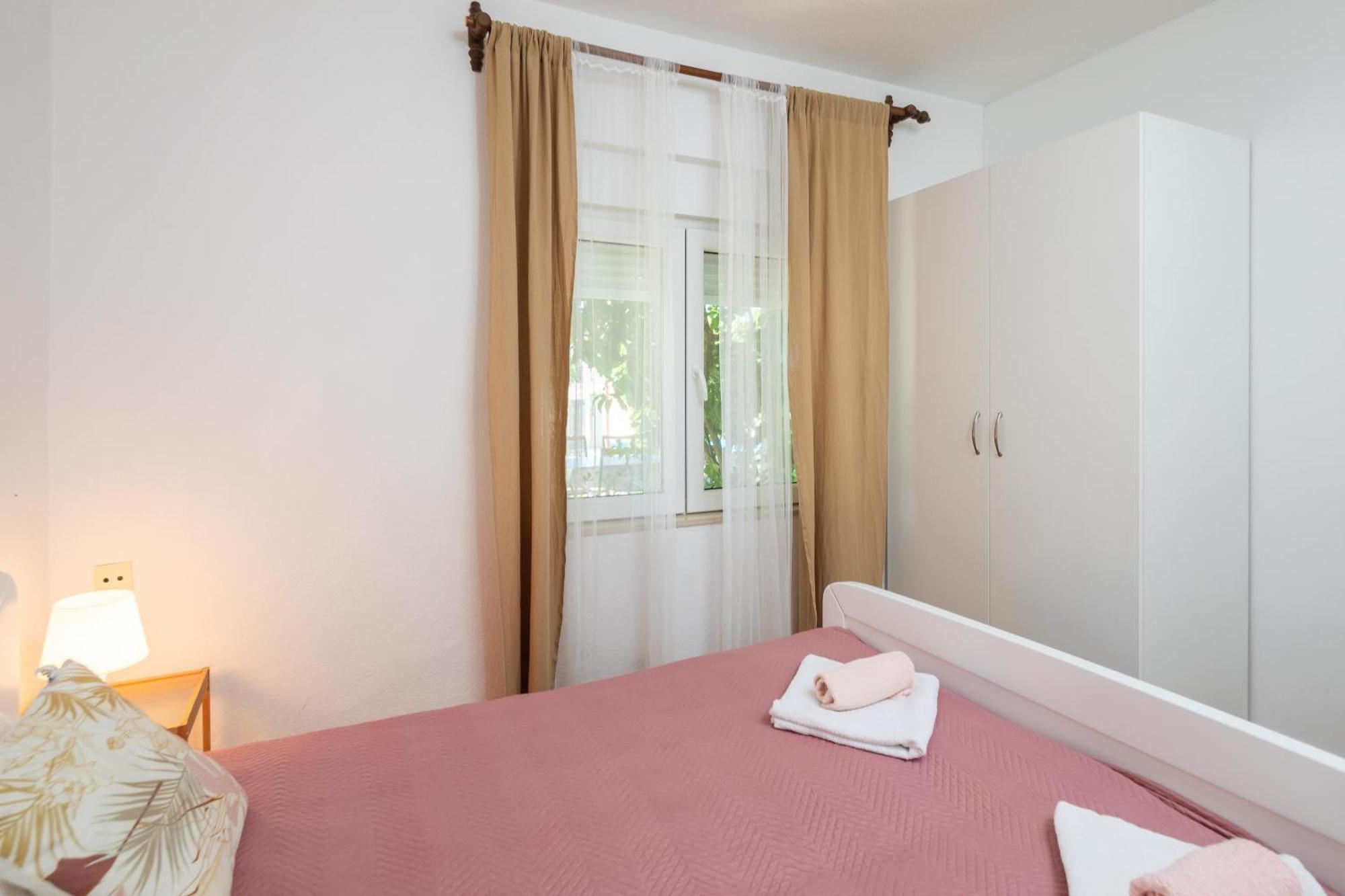 Apartments Roza Омиш Экстерьер фото