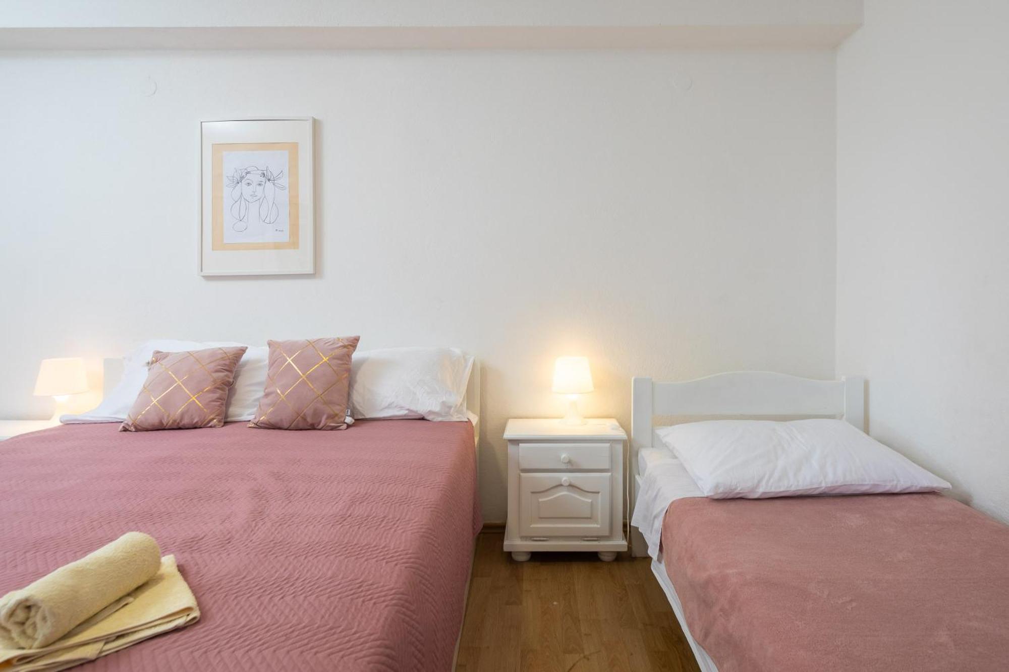 Apartments Roza Омиш Экстерьер фото