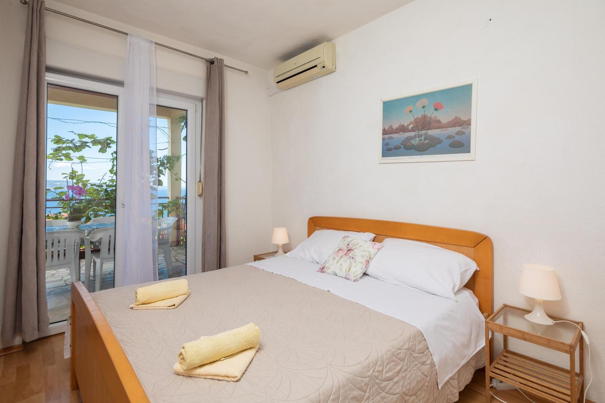 Apartments Roza Омиш Экстерьер фото