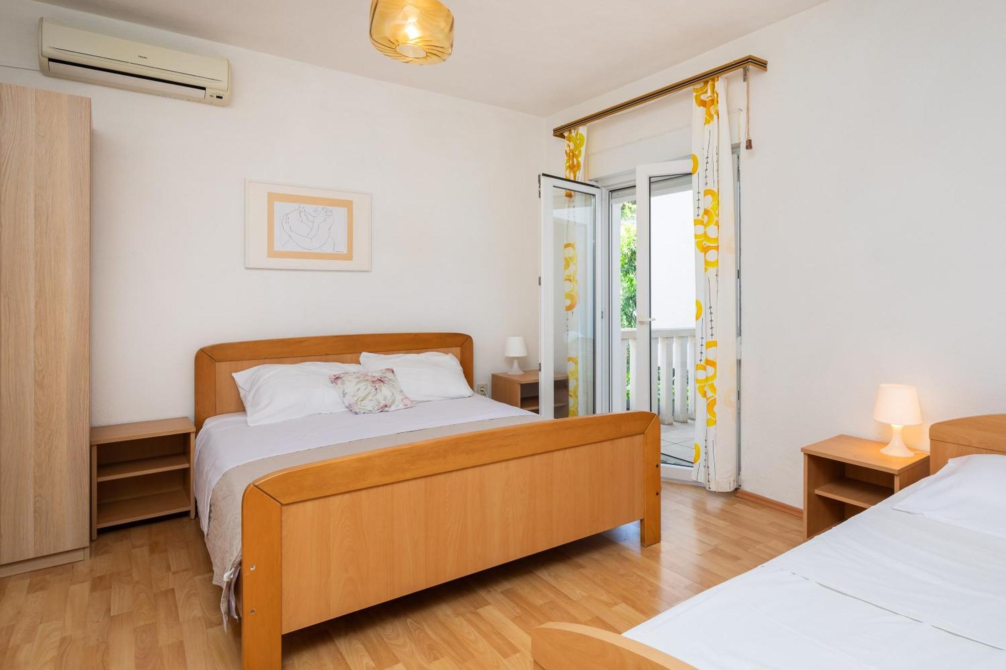 Apartments Roza Омиш Экстерьер фото