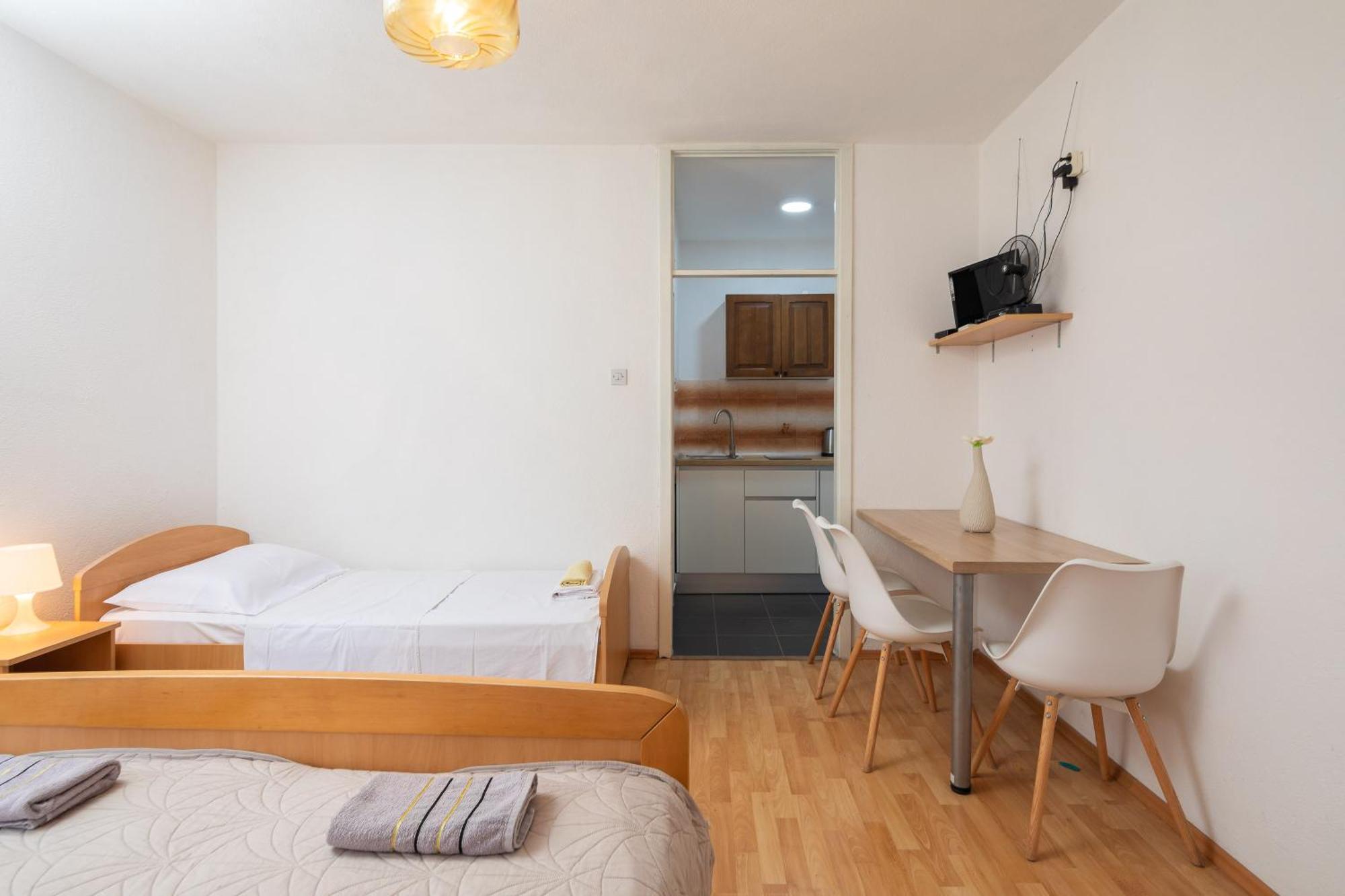 Apartments Roza Омиш Экстерьер фото