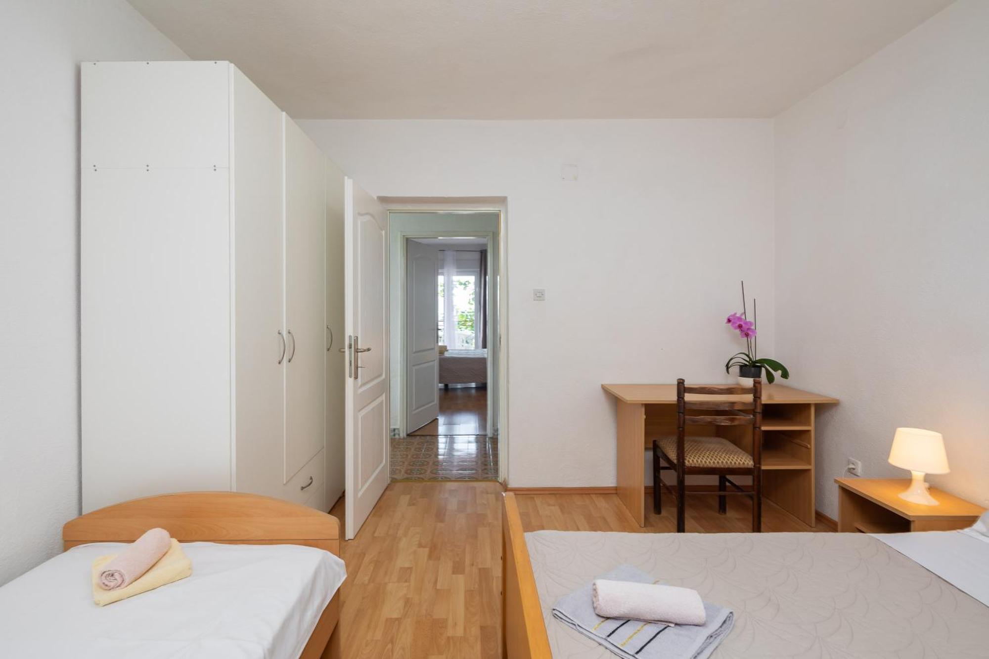 Apartments Roza Омиш Экстерьер фото