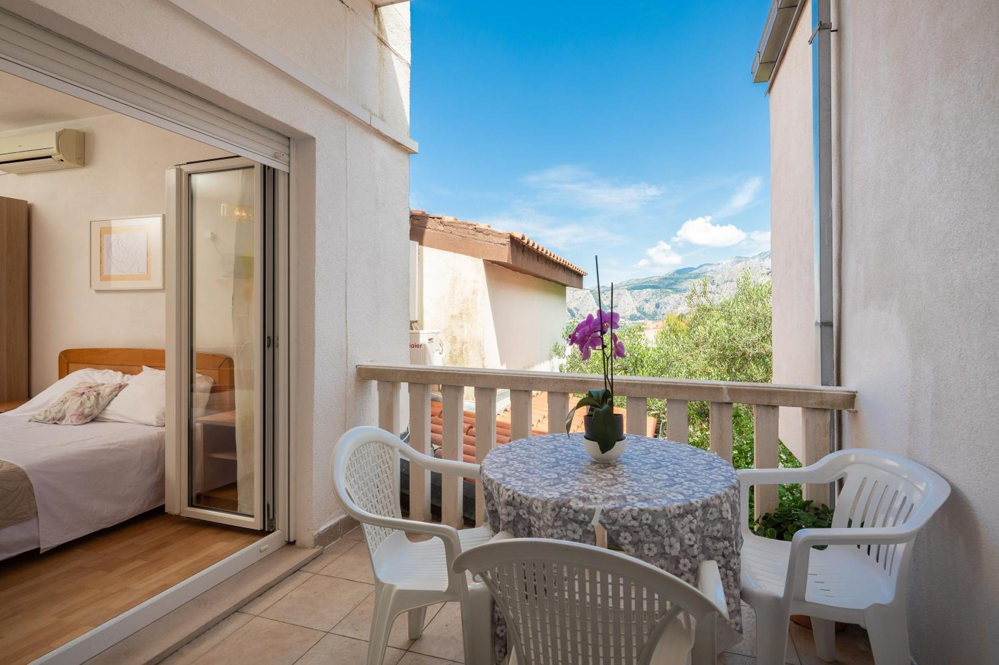 Apartments Roza Омиш Экстерьер фото