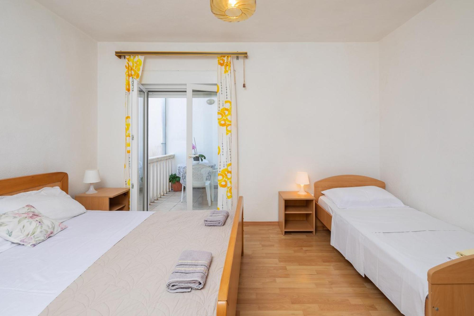 Apartments Roza Омиш Экстерьер фото