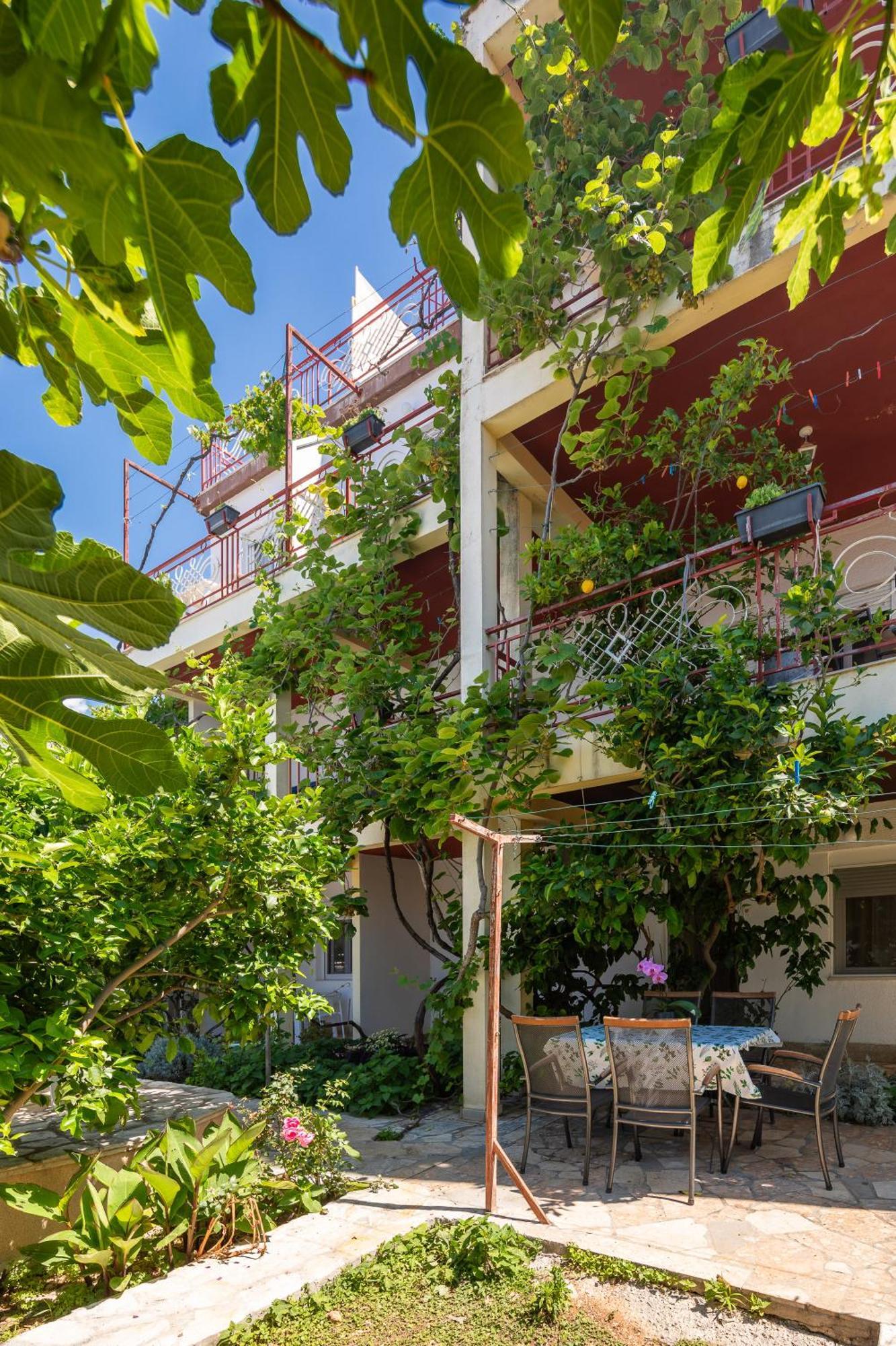 Apartments Roza Омиш Экстерьер фото