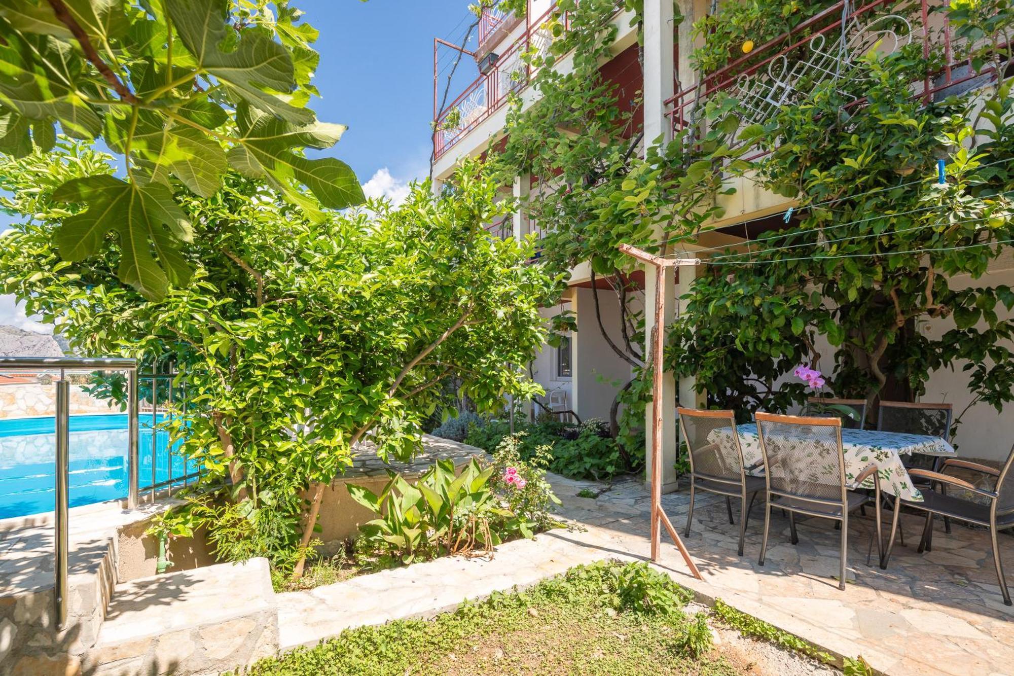 Apartments Roza Омиш Экстерьер фото